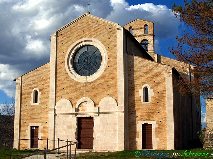 12-P3292336+.jpg - 12-P3292336+.jpg - L'Abbazia di Santa Maria di Ronzano (XII sec.).
